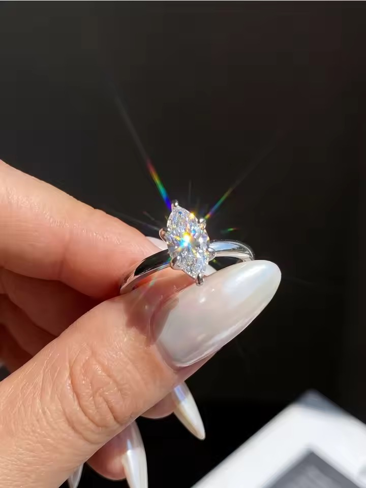 Cahaya Moissanite Marquise Ring