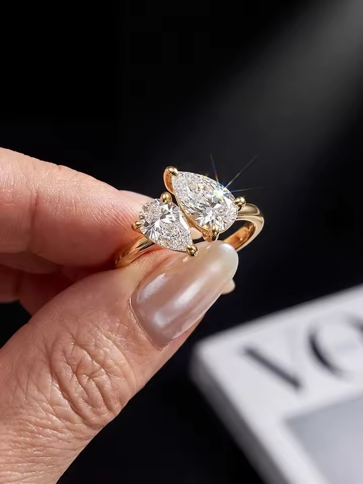 Bunga 2.5 Carat Water Drop Moissanite Ring
