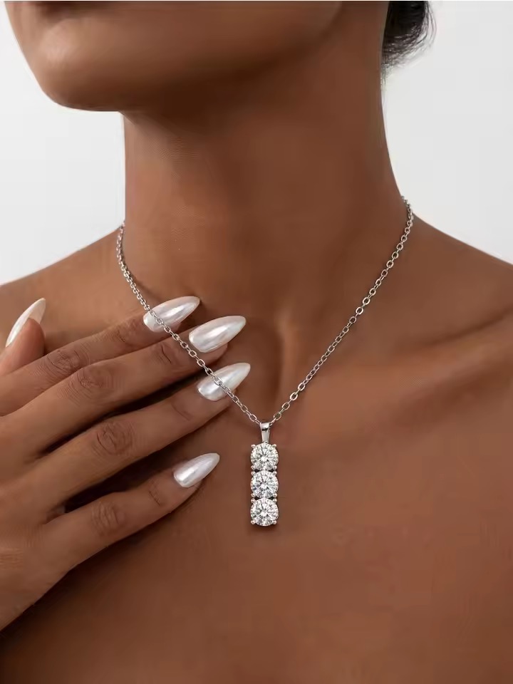 Kaseh 0.5 Carat Round Moissanite Pendant Necklace