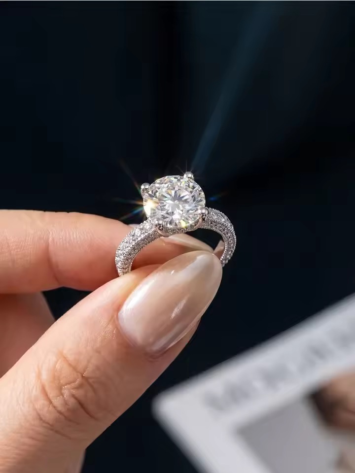 Kalthom 5 Carat Deluxe Round Moissanite Ring